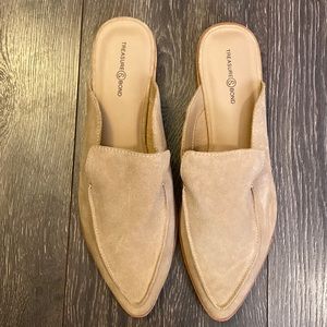 Tan mules